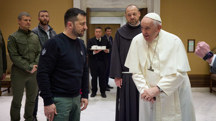 Exxpress: Зеленский нарушил правила этикета на встрече с Папой Римским