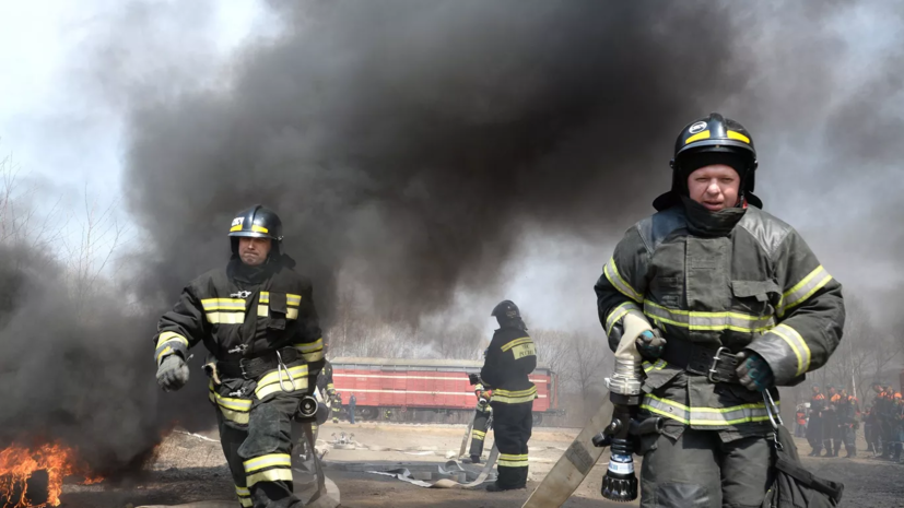 РИА Новости: людей эвакуировали из горящего здания ТЦ в Южном Бутове