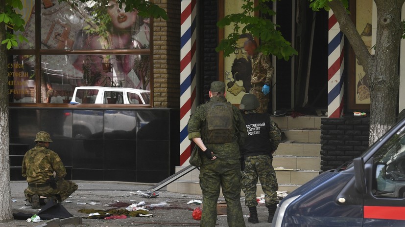 «За их жизни борются медики»: при взрыве в центре Луганска пострадали семь человек, в том числе врио главы МВД ЛНР