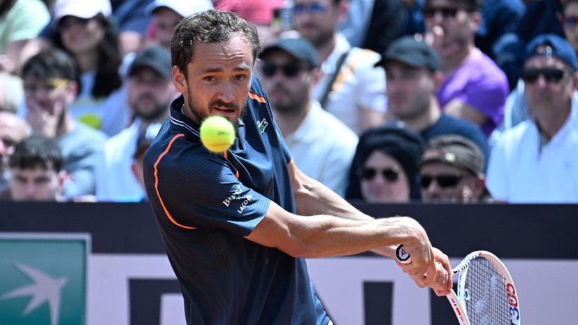 Медведев пробился в 1/8 финала «Мастерса» в Риме