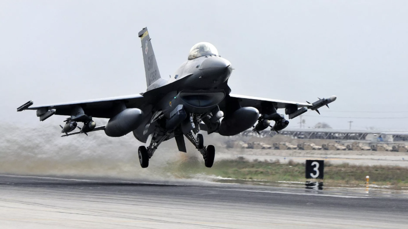 Politico: ВСУ хотят получить от Запада до 50 истребителей F-16