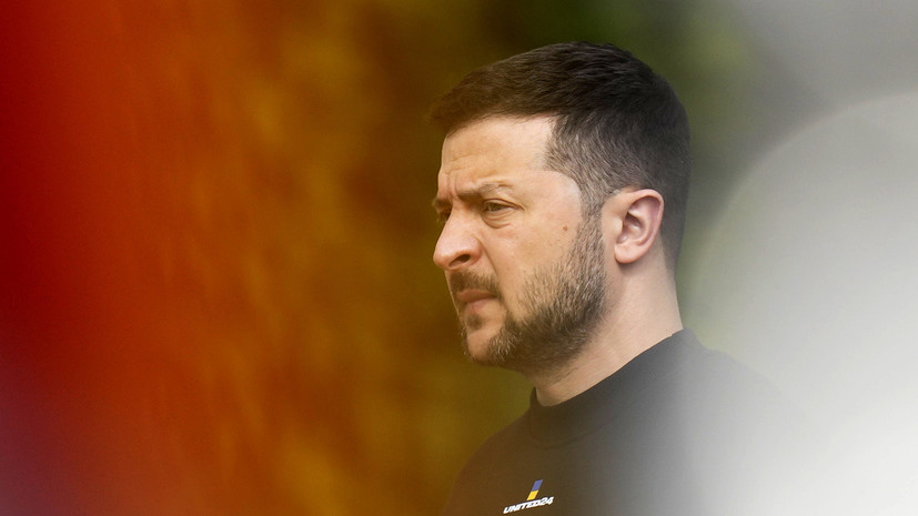 Экс-парламентарий Италии Ди Баттиста заявил, что Зеленский ищет оружие вместо мира