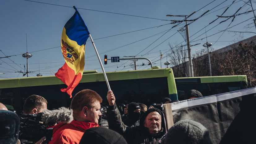 На въезде в Кишинёв произошла стычка между участниками провластного митинга и оппозицией