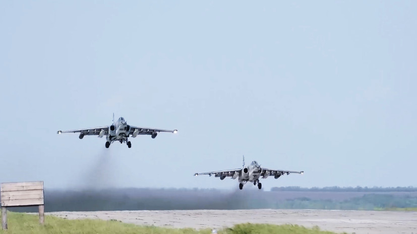 «Поражены ангары с вооружением и боеприпасами»: российские ВС нанесли групповой удар по объектам на аэродроме Днепр