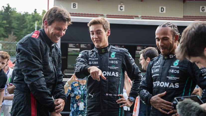 В Mercedes опровергли слухи о переговорах Ferrari с Хэмилтоном