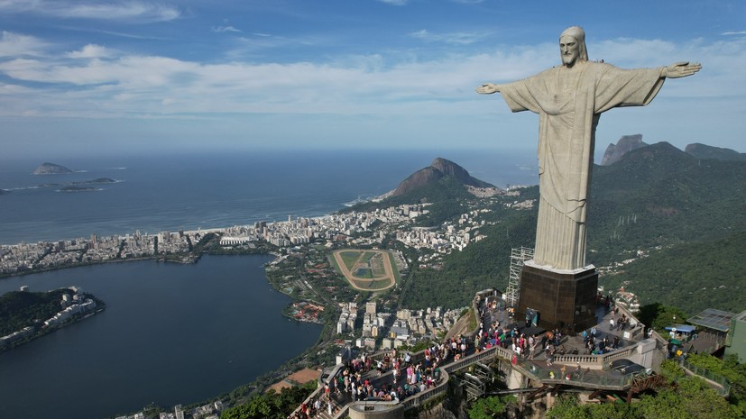 Огни статуи Христа-Искупителя в Рио погасили в знак солидарности с Винисиусом