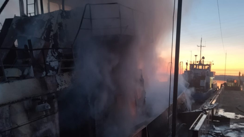 Один человек погиб и пятеро пострадали при пожаре на теплоходе в ХМАО