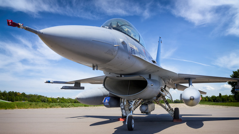 Минобороны: Польша готова начать обучение украинских пилотов на истребителях F-16