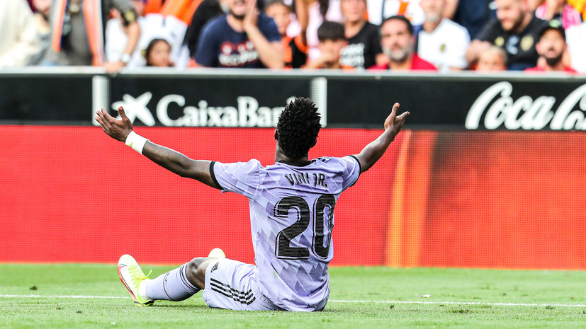 Дочь Пеле: лучше бы ФИФА боролась с расизмом, а не называла стадионы в честь моего отца