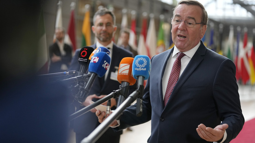 Глава Минобороны ФРГ: приостановка поставок оружия Киеву означает поражение Украины