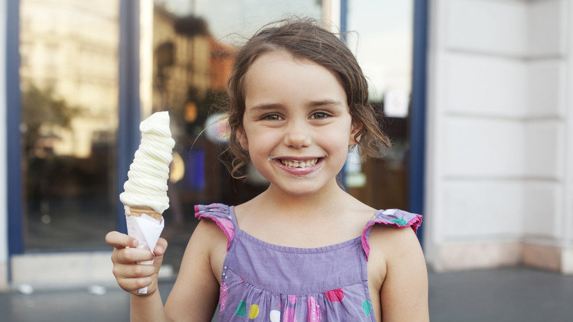 Диетолог Гинзбург назвал пломбир самым вредным мороженым