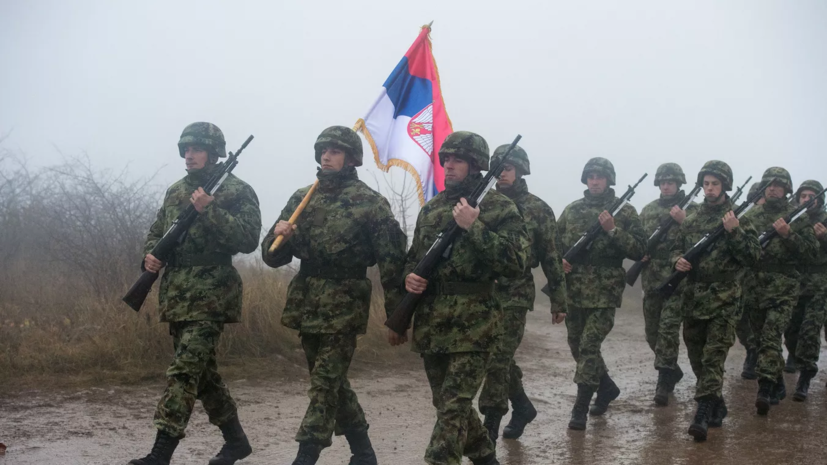 Министр обороны Сербии подтвердил выдвижение армии к административной границе с Косовом