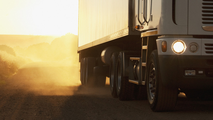 Польша намерена запретить въезд грузовиков, зарегистрированных в России и Белоруссии