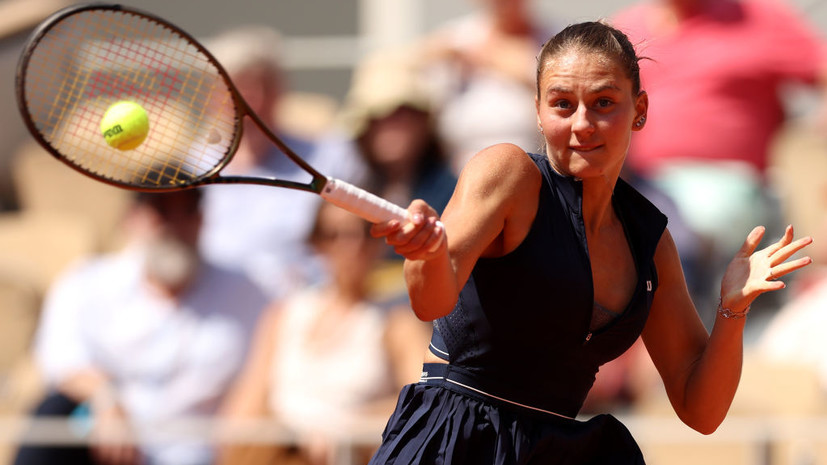 Французские болельщики освистали украинку Костюк после её отказа пожимать руку Соболенко