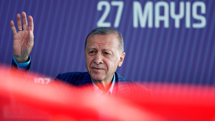 Партия Эрдогана назвала праздником демократии второй тур выборов президента Турции
