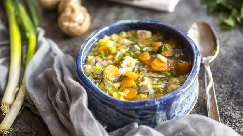 Диетолог Кабанов рассказал о пользе холодных супов в жару