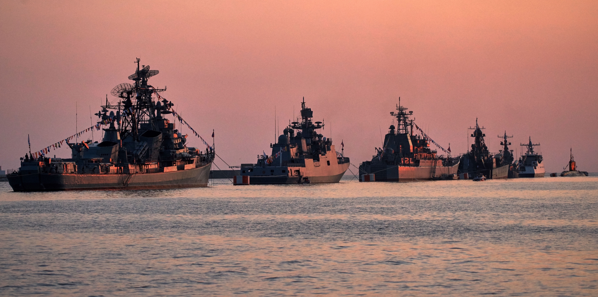 warships-russian-navy-ships-black-sea-fleet-guided-missile