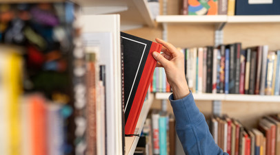 Символом Книжного салона в Петербурге выбран кот учёный