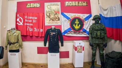 Экспонаты выставки «На наших знамёнах начертано слово Победа!» в Военно-историческом музее Тихоокеанского флота