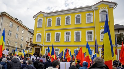 Сторонники оппозиционной партии Шор собрались у здания Конституционного суда Молдавии