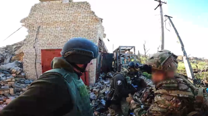 Российские бойцы показали RT бывшие позиции боевиков ВСУ в Марьинке