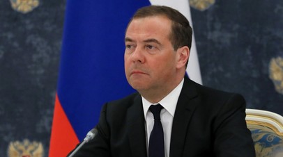 Медведев в ответе Макрону заявил о глобальном проигрыше НАТО из-за примитивной политики