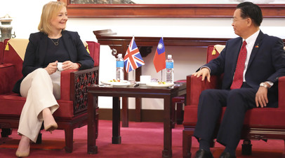 Опасный политический спектакль: в Китае отреагировали на визит экс-премьера Великобритании Лиз Трасс на Тайвань