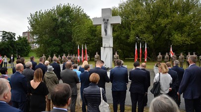 Должен взять больше ответственности: в МИД Польши предложили Зеленскому принести извинения за Волынскую резню