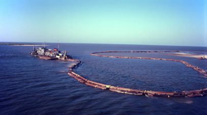 Теплоход сел на мель в Волго-Каспийском морском судоходном канале