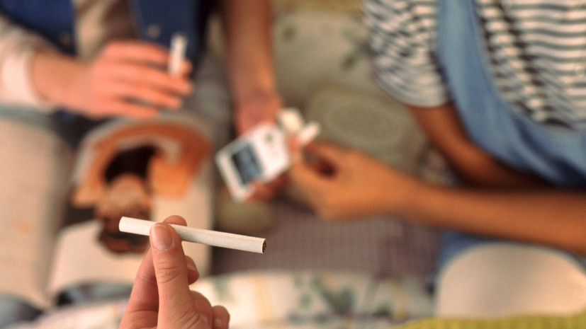 Онищенко заявил, что курение негативно сказывается на деторождении