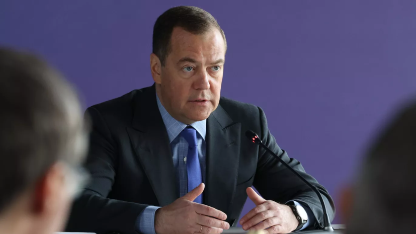 Медведев: необходимо уничтожить «осиное гнездо» киевского террористического режима