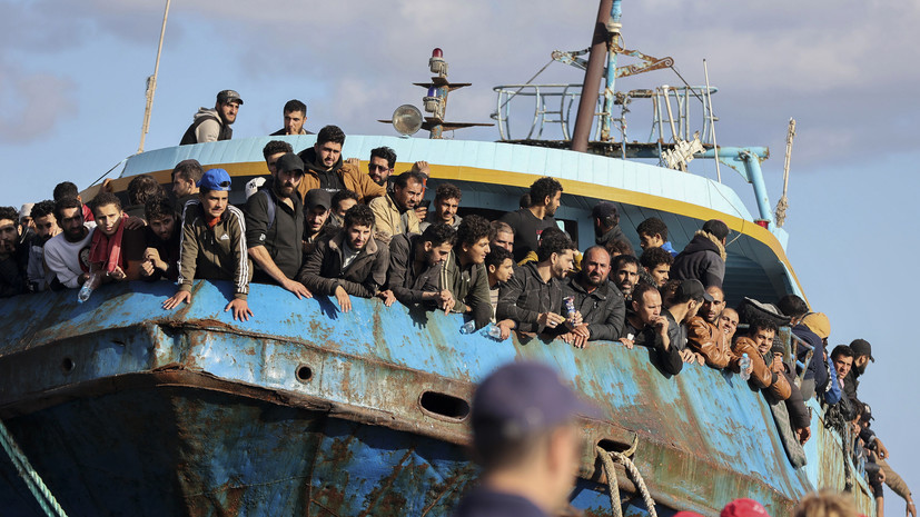 Полиция Греции спасла с острова на реке Эврос 91 нелегального мигранта