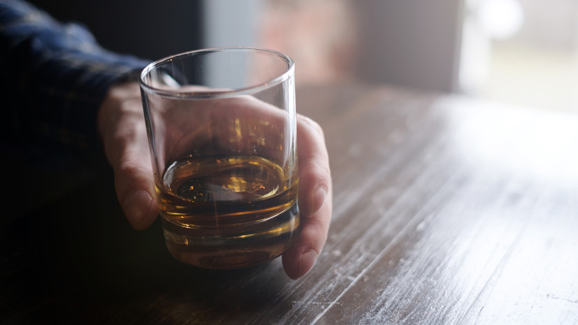 Нарколог Каторгин рассказал о способах защиты от алкогольного отравления