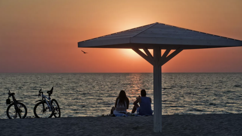 Экономист Спинка назвал август самым выгодным месяцем для отпуска летом