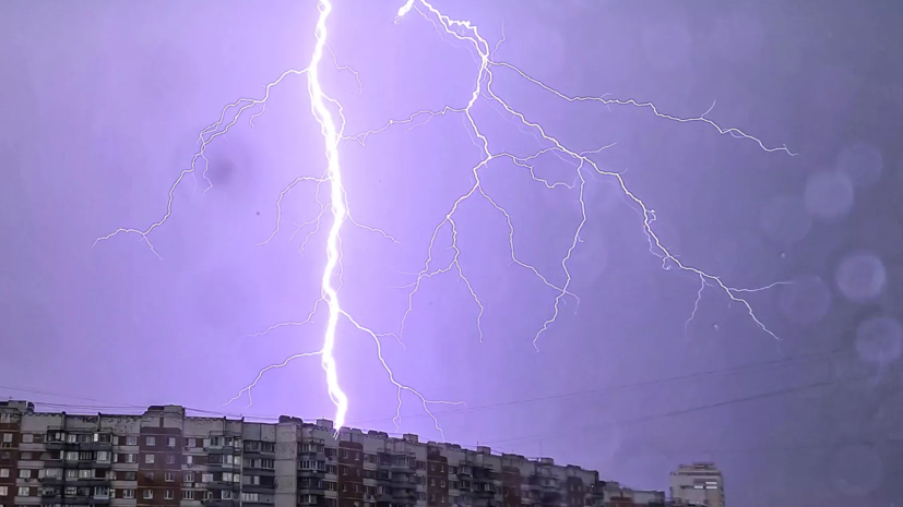 Жителей Тюменской области предупредили о сильных ливнях, грозах, граде и ветре