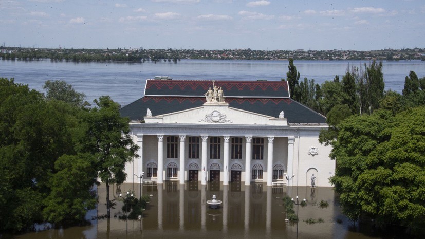 Глава администрации Леонтьев: вода в Новой Каховке опустилась на метр с вечера 6 июня