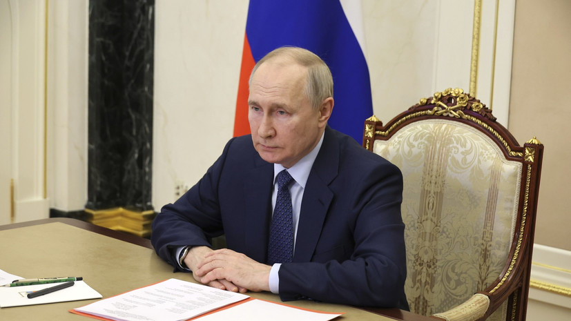 Путин поручил главе МЧС организовать помощь людям в зоне затопления в Херсонской области