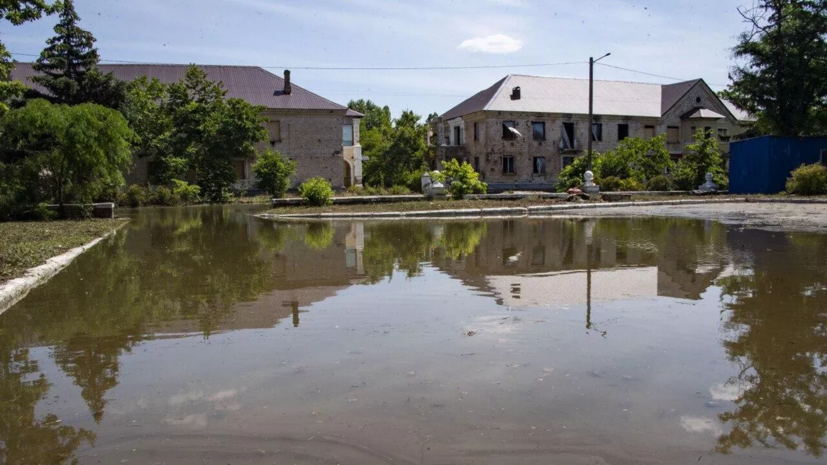 Уровень воды в Новой Каховке после разрушения ГЭС снизился до 10 метров