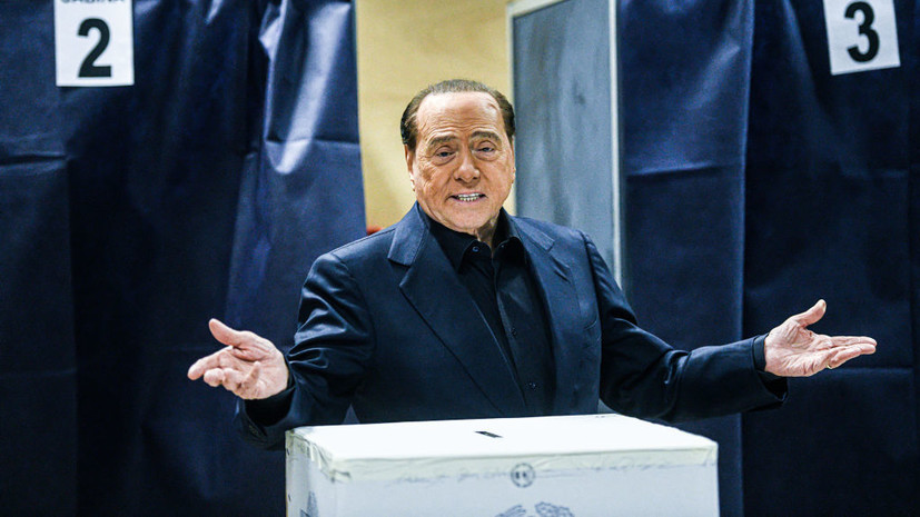 ANSA: экс-премьера Италии Берлускони снова госпитализировали в Милане