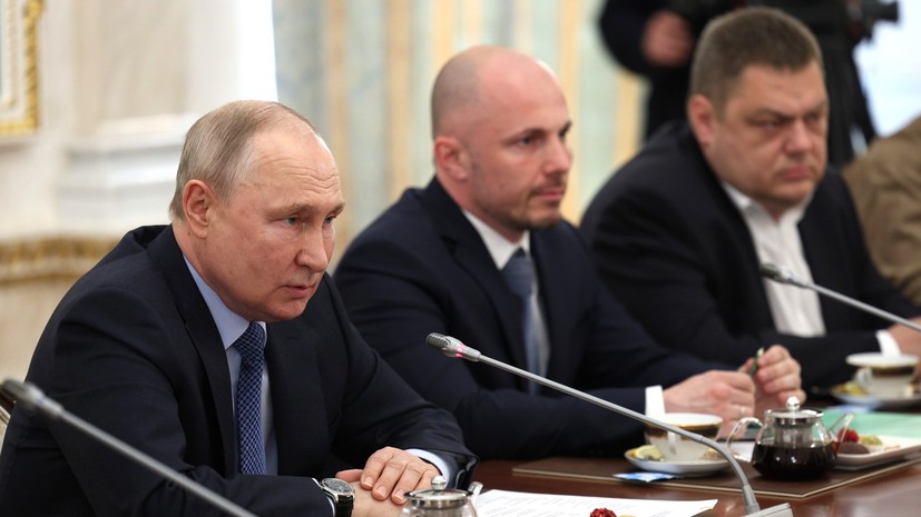 Контрнаступление ВСУ, диверсии и разрушение Каховской ГЭС: Путин на встрече с военкорами обсудил тему СВО