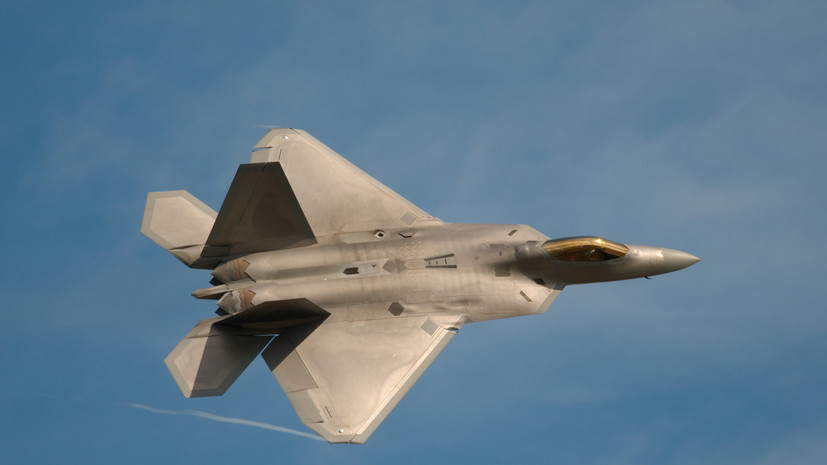 США перебросили истребители F-22 на Ближний Восток из-за активности ВВС России