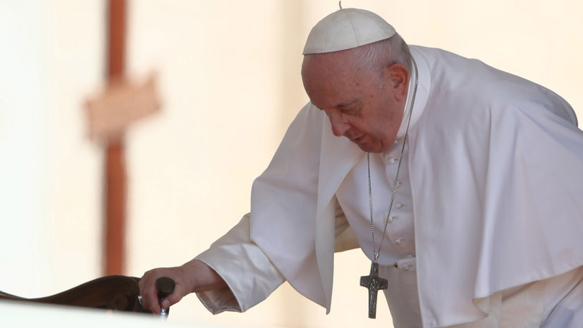 Папу Римского выписали из больницы после операции