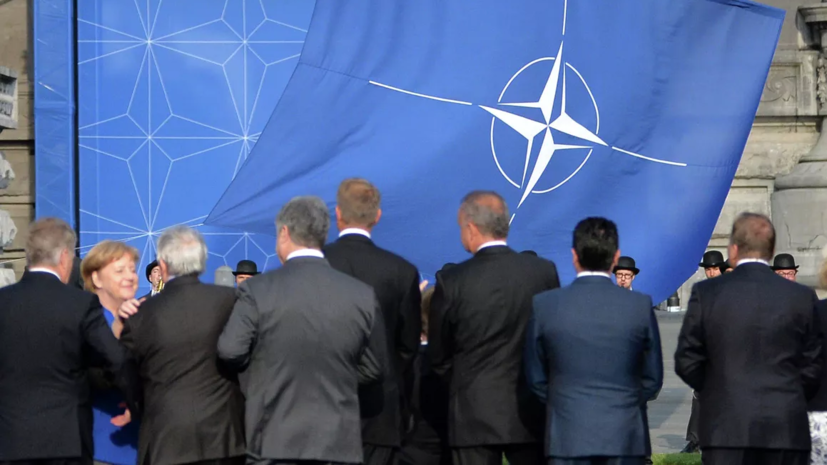 Аналитик Оленченко: самообман НАТО ведёт к опасному рубежу в ситуации на Украине