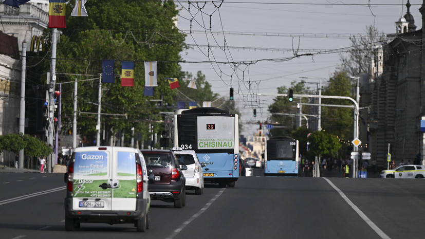 Молдавские фермеры продолжили протесты в Кишинёве и вывели на улицы города технику