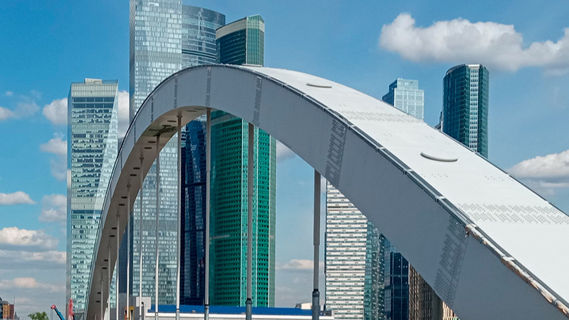 Архитектурная подсветка украсила мост северного дублёра Кутузовского проспекта