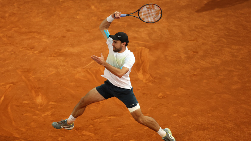 Карацев снялся с турнира на Майорке