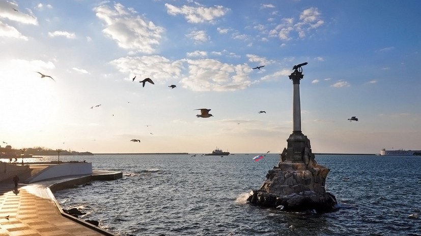 Губернатор опроверг информацию о взрывах в море у Севастополя
