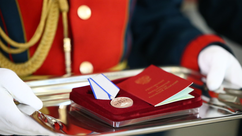 Первый замминистра обороны Цаликов вручил награды участникам СВО