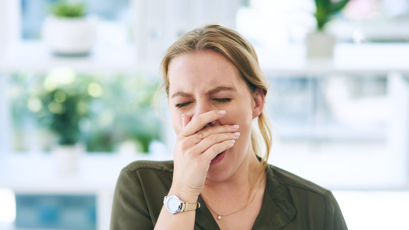 Сомнолог Царёва посоветовала не подавлять зевоту