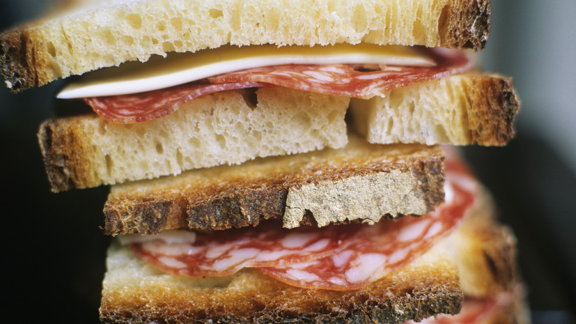 Диетолог Арзамасцев рассказал о вреде бутерброда с колбасой